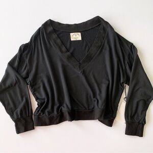 Electric & Rose Women’s Onyx Jones V-neck Crop Sweatshirt XS